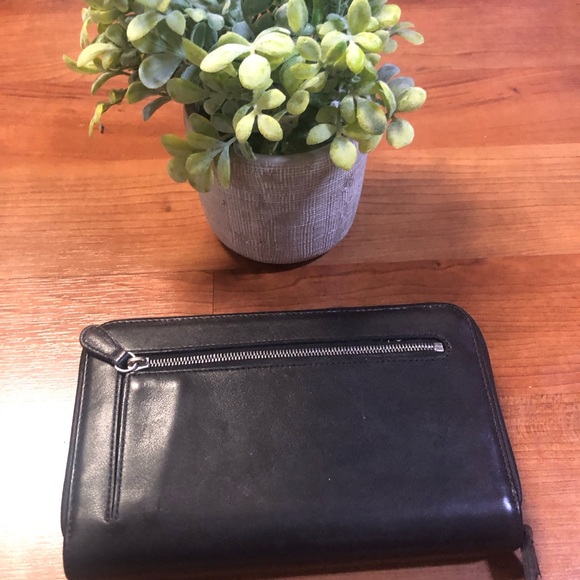 🖤COACH🖤EUC🖤ORGANIZER PASSPORT WALLET 🖤NWOT 🖤EVERYTHING YOU NEED &📱!!🖤 - Picture 2 of 7